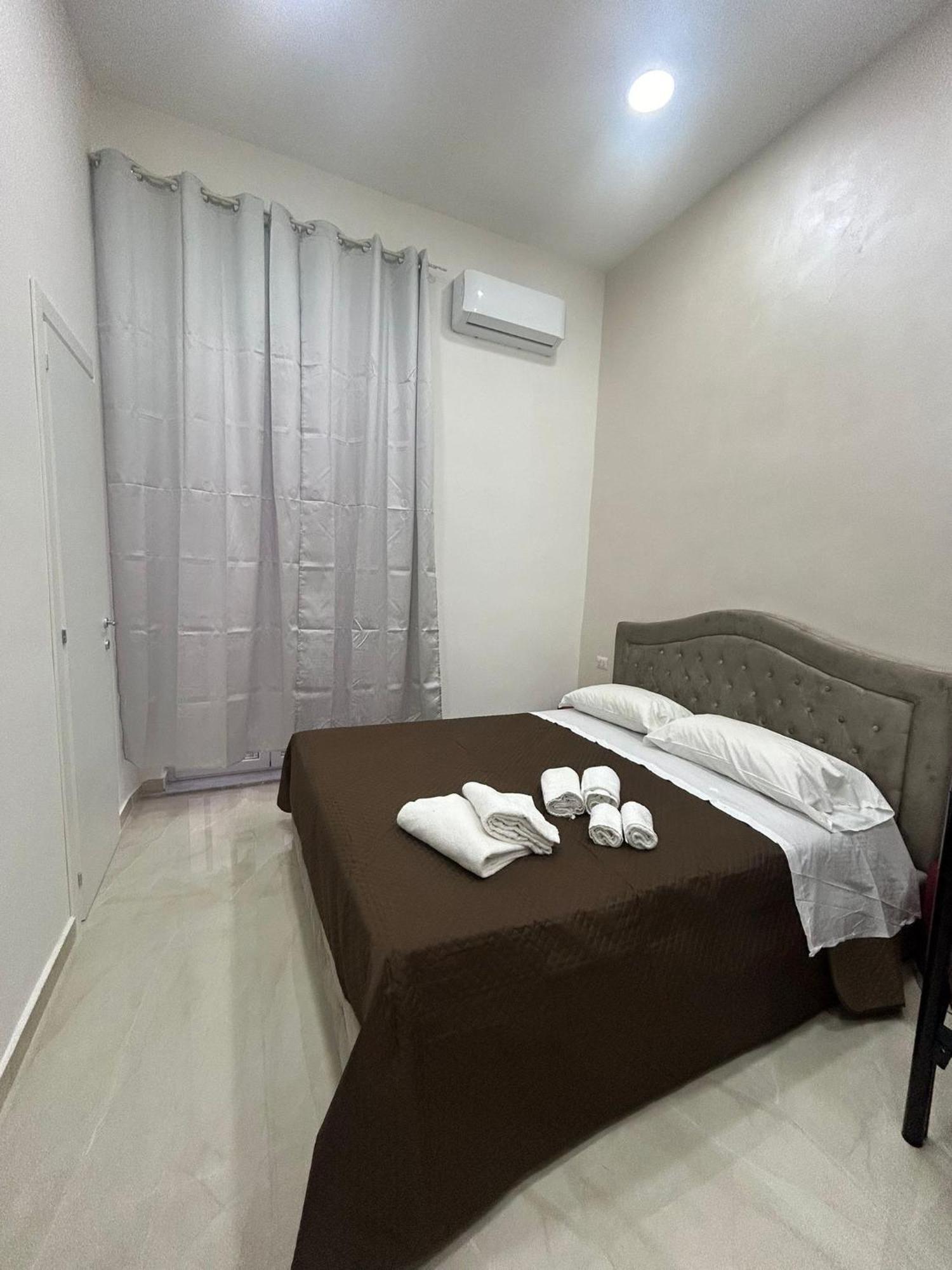 Luxury Rooms Carbonara 95 Naples Extérieur photo