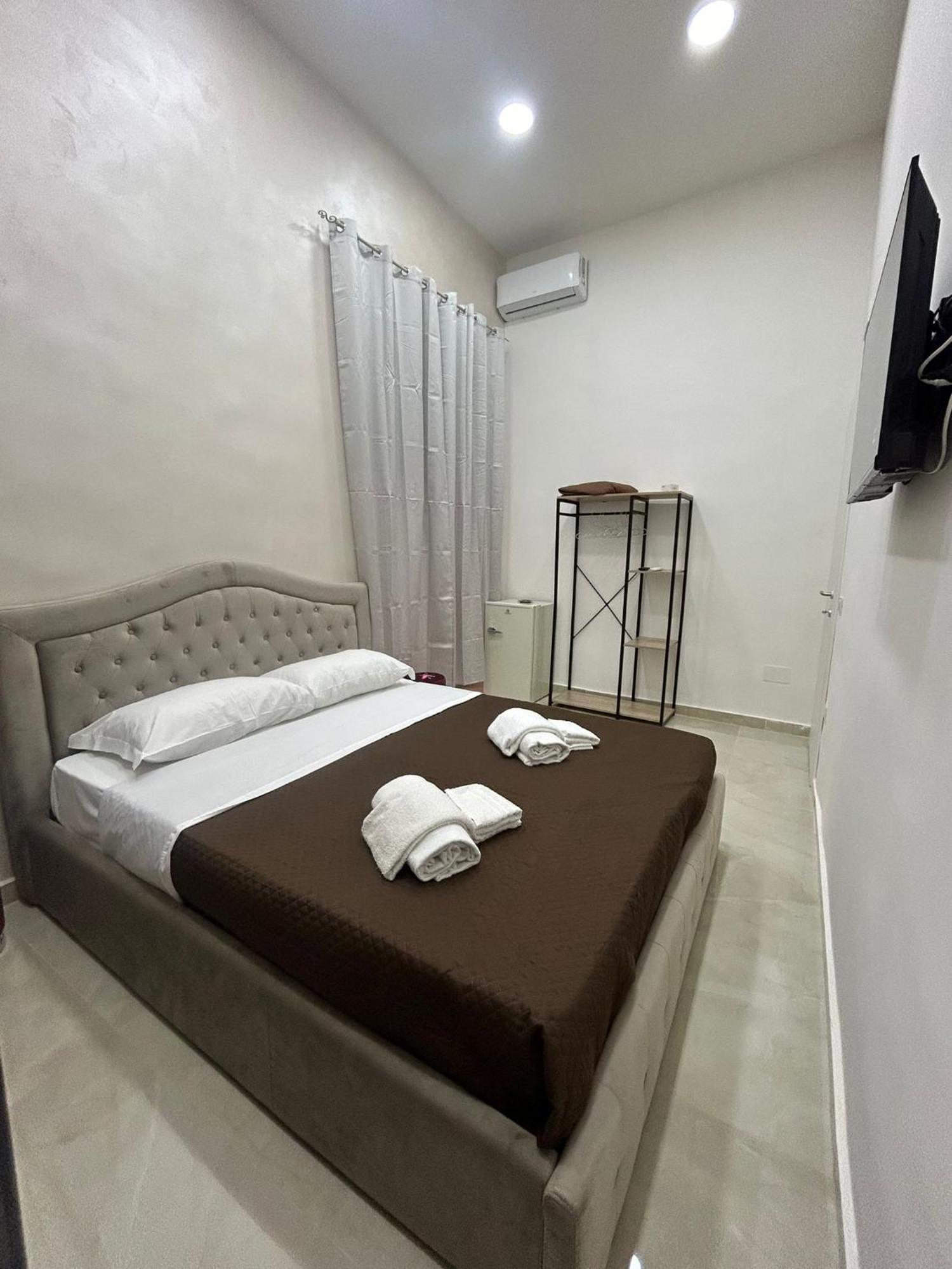 Luxury Rooms Carbonara 95 Naples Extérieur photo