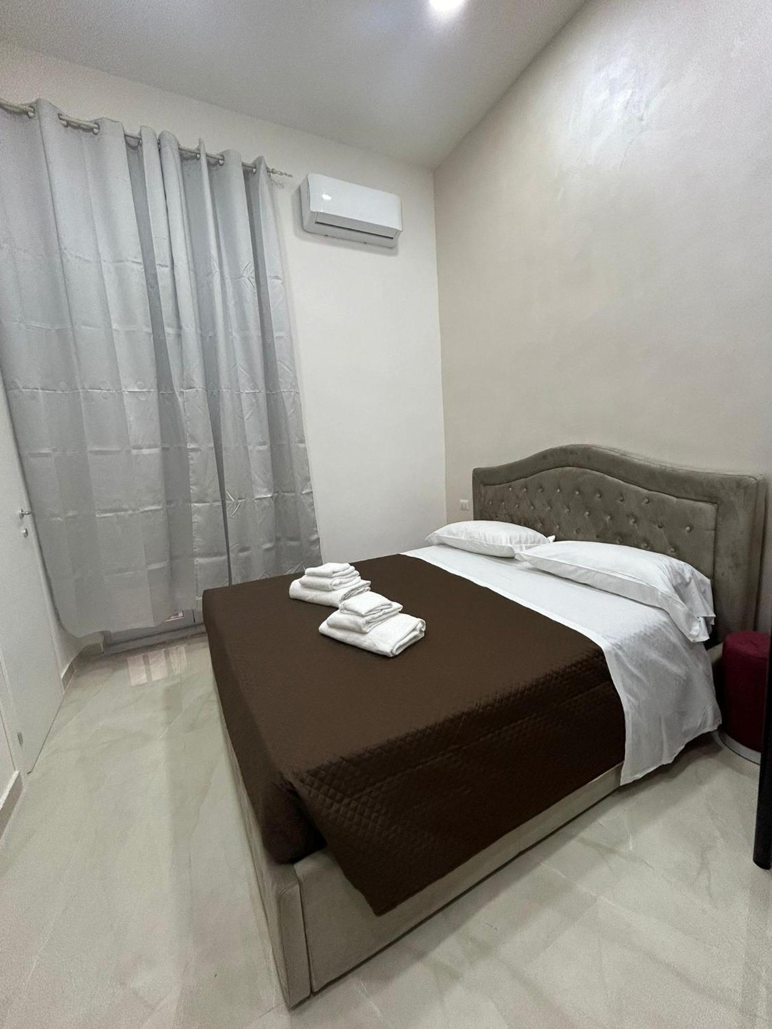 Luxury Rooms Carbonara 95 Naples Extérieur photo